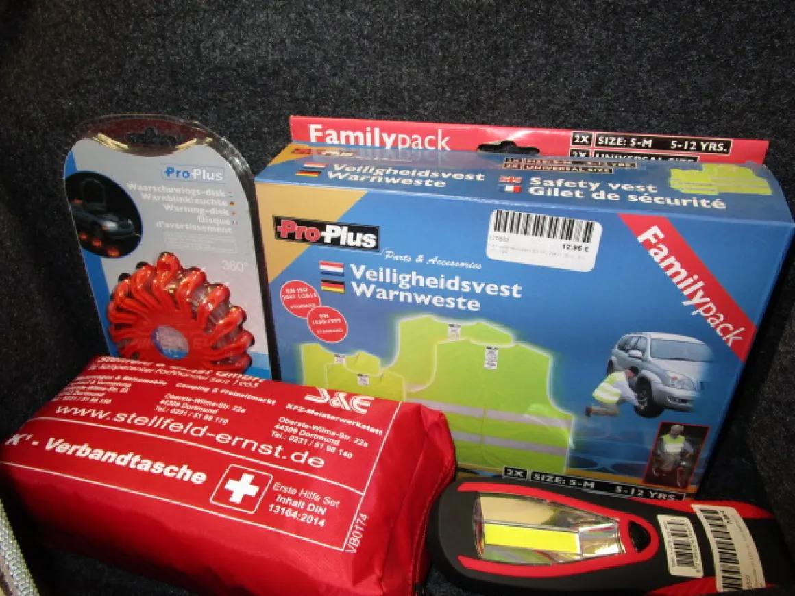 Auto-Sicherheitset, Pannenset 12-teilig, Warnwesten, Handschuhe, Verbandstasche