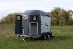 Cheval Liberté GOLD Origins Pferdeanhänger 2000 kg mit Sattelkammer Alu