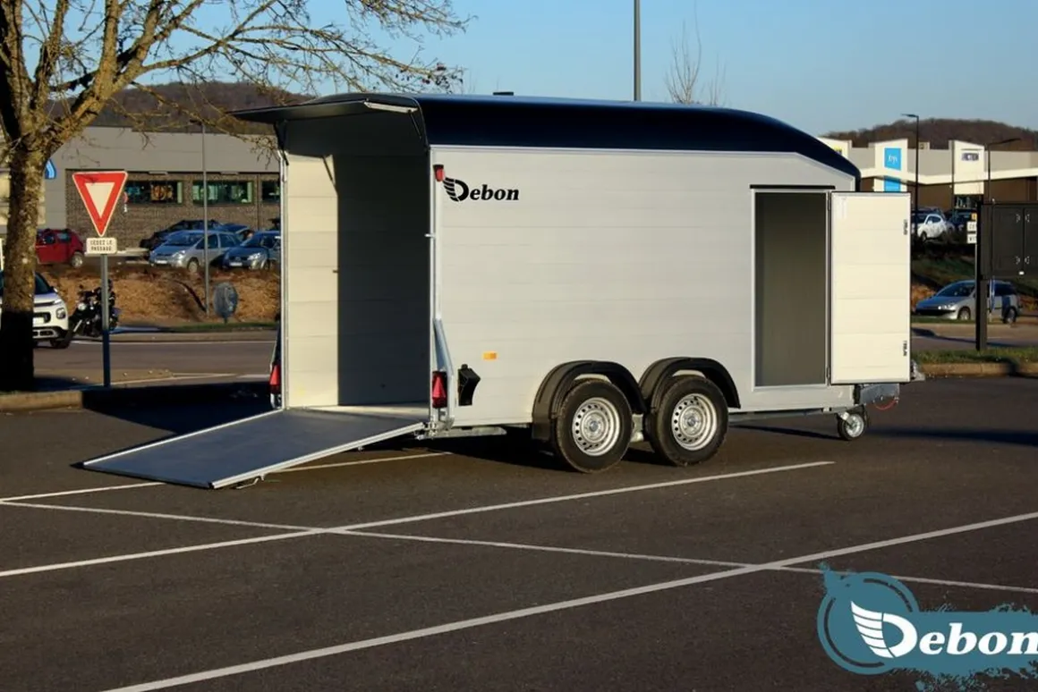 DEBON Kofferanhänger C700 2600kg ALU mit Seitentür