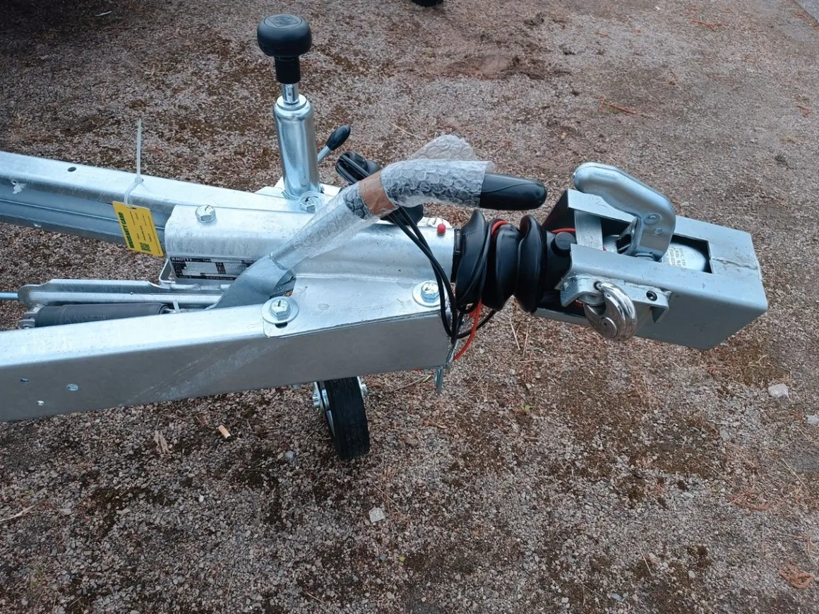 Eduard Hochlader 1.350 kg 2510x1450x300 mm