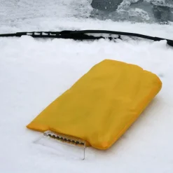 Eiskratzer mit Handschuh