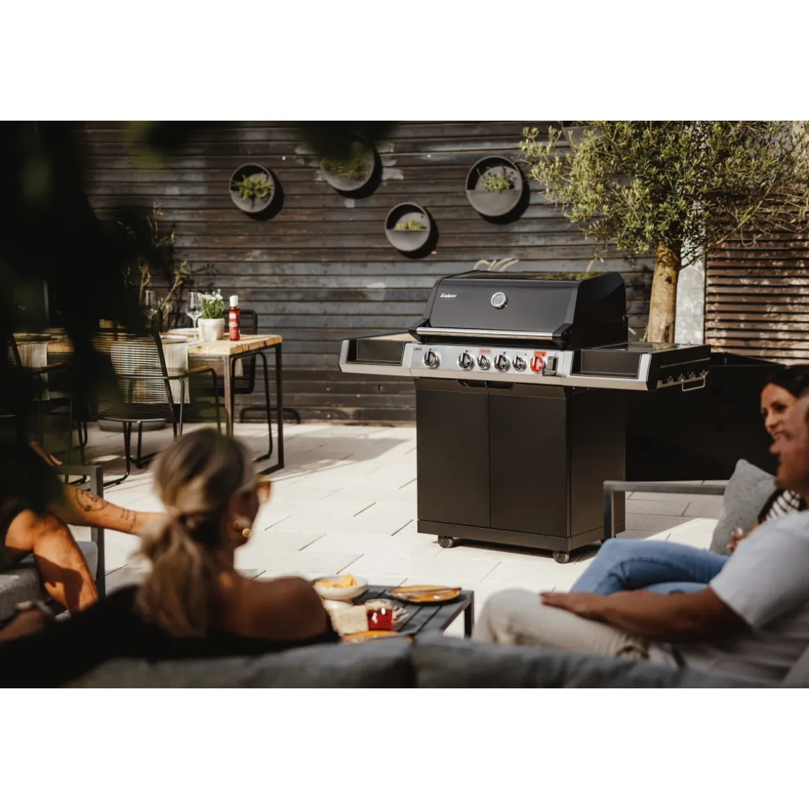 Enders Uniq 4 IK Cruster Gasgrill mit 4 Brennern und Head Range