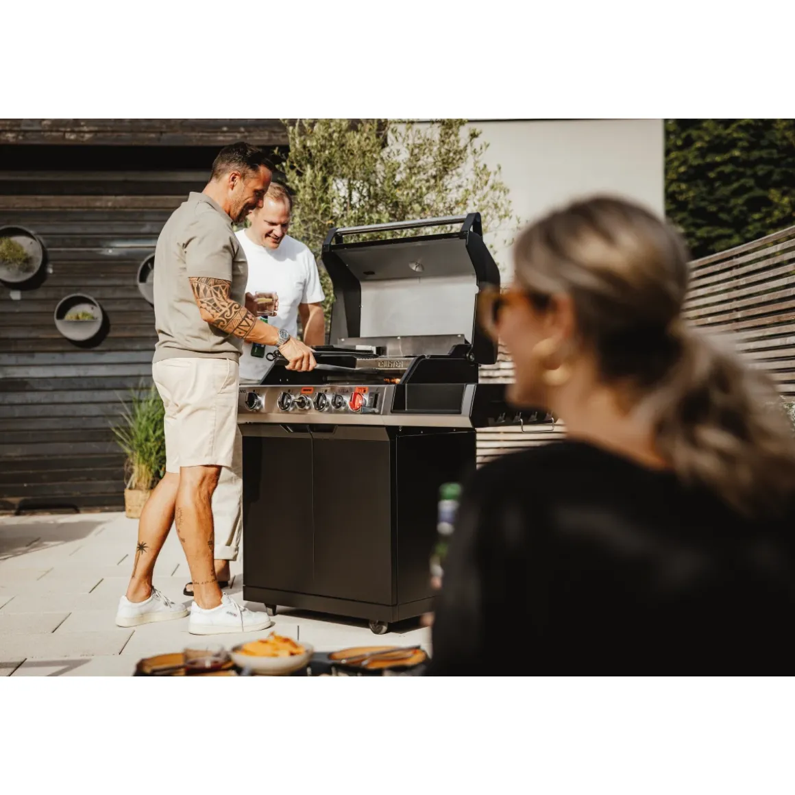 Enders Uniq 4 IK Cruster Gasgrill mit 4 Brennern und Head Range