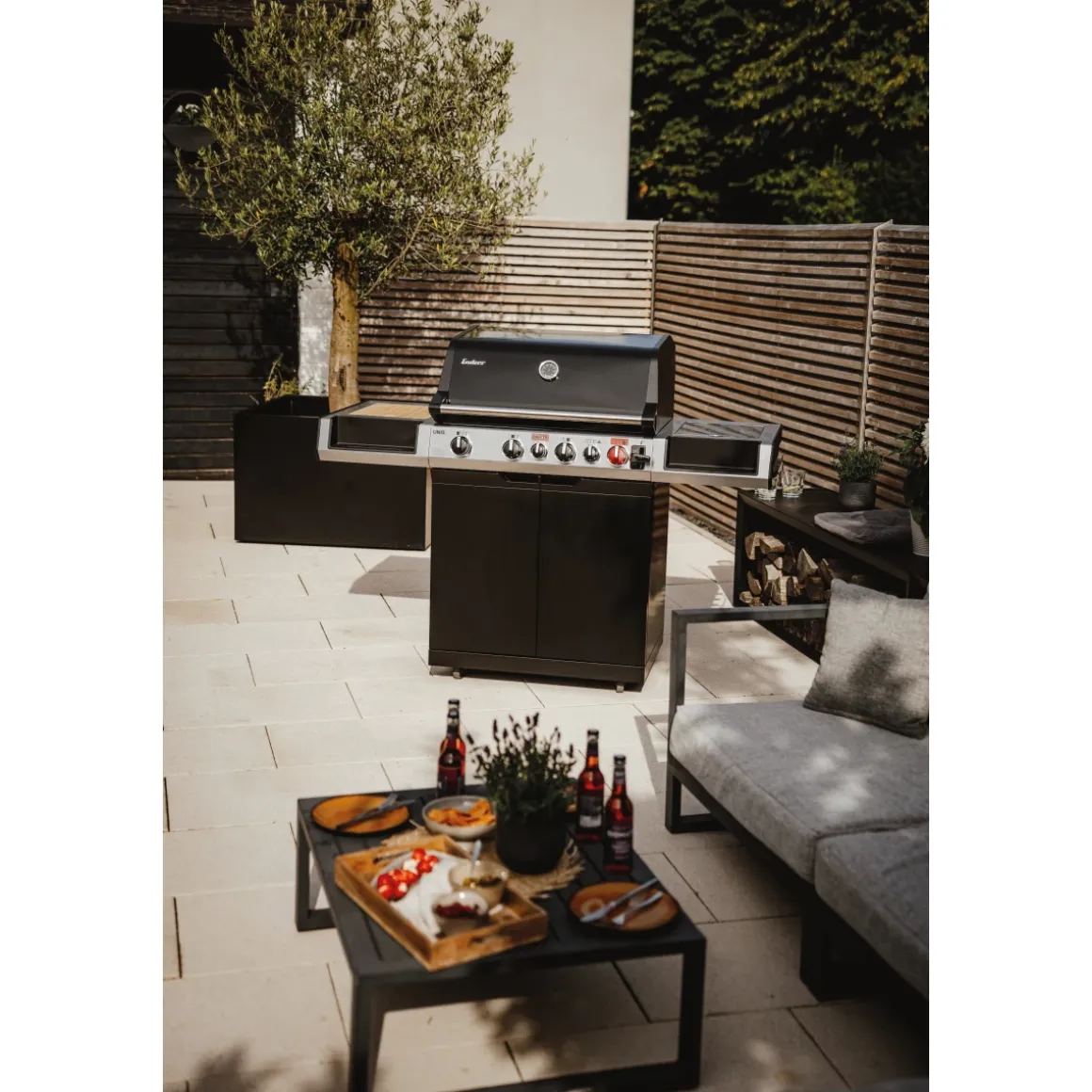 Enders Uniq 4 IK Cruster Gasgrill mit 4 Brennern und Head Range