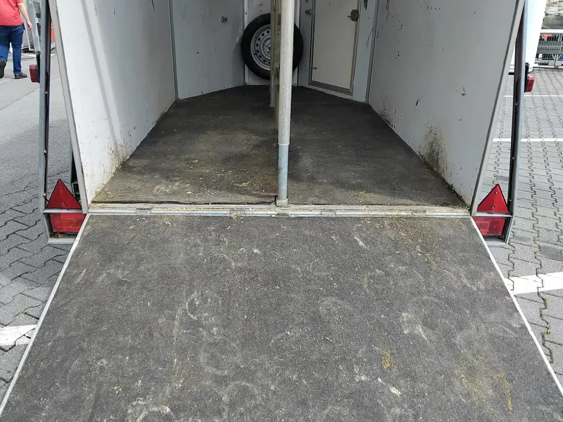 Gebrauchter Humbaur Pferdeanhänger 2000 kg mit Aluboden