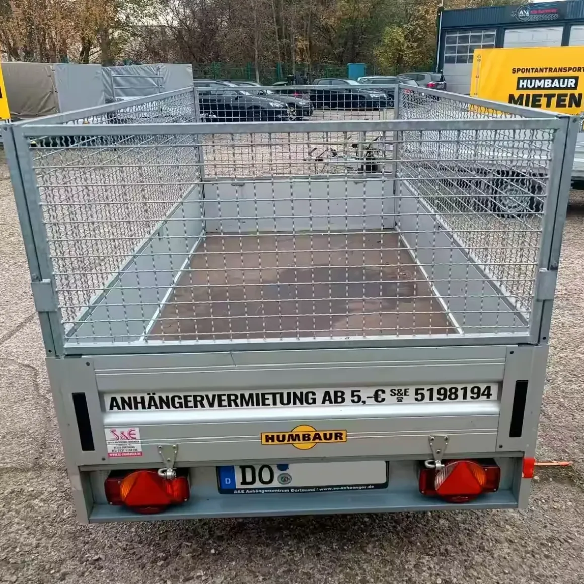Gebrauchter Humbaur PKW Anhänger 1300 kg mit 60 cm Gitteraufsatz, 100 km/h