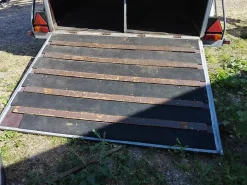 Gebrauchter Pferdeanhänger 2000 kg – Bastlerfahrzeug