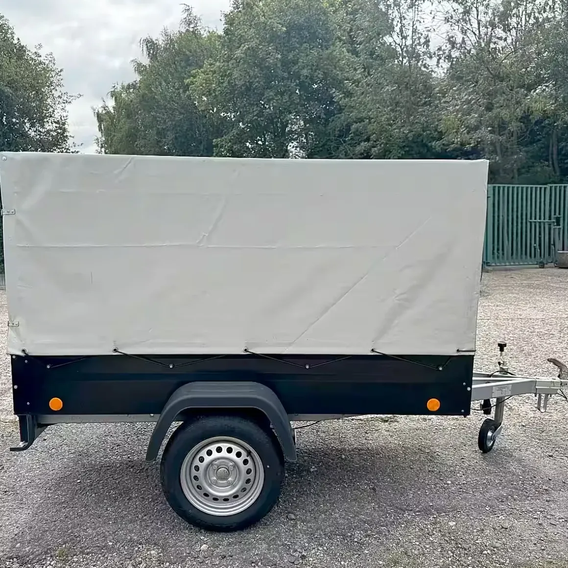 Gebrauchter TPV EU2 Black Edition Planenanhänger 750 kg, 1,15 m Ladehöhe