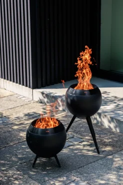 Höfats Moon 45 All Black  Feuerschale mit niedrigem Fuß
