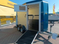 Humbaur Pferdeanhänger Notos-ALU 2400kg    inkl. Frontausstieg & dreh/schwenkbare Heckklappe