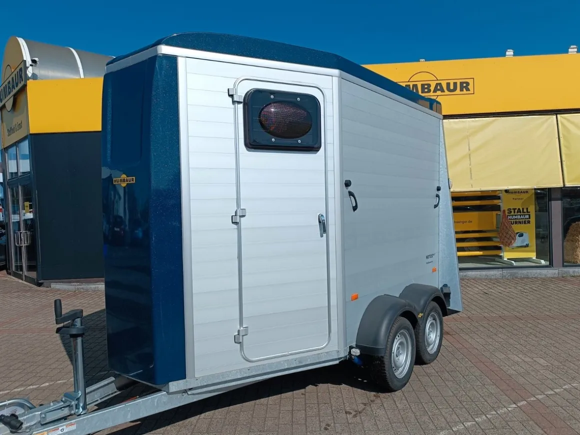 Humbaur Pferdeanhänger Notos-ALU 2400kg inkl. Frontausstieg & dreh/schwenkbare Heckklappe