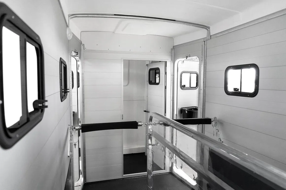 Humbaur Pferdeanhänger Notos Xtra Up 2700