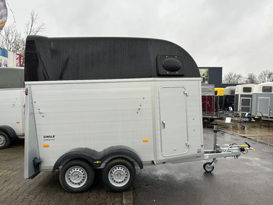 Humbaur Pferdeanhänger Single Alu 1600 kg mit Sattelkammer