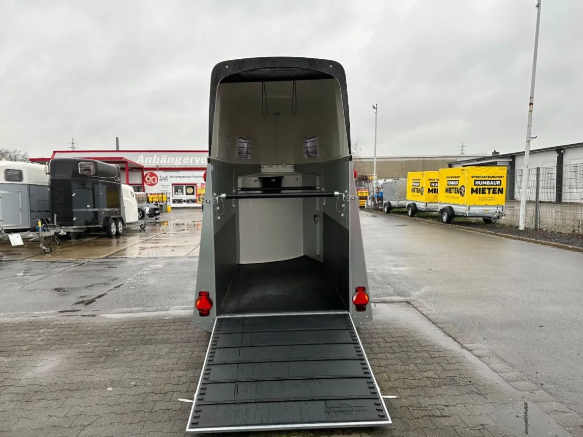 Humbaur Pferdeanhänger Single Alu 1600 kg mit Sattelkammer