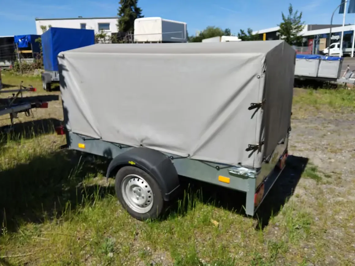 Humbaur Steely Anhänger 750 kg gebraucht mit Plane