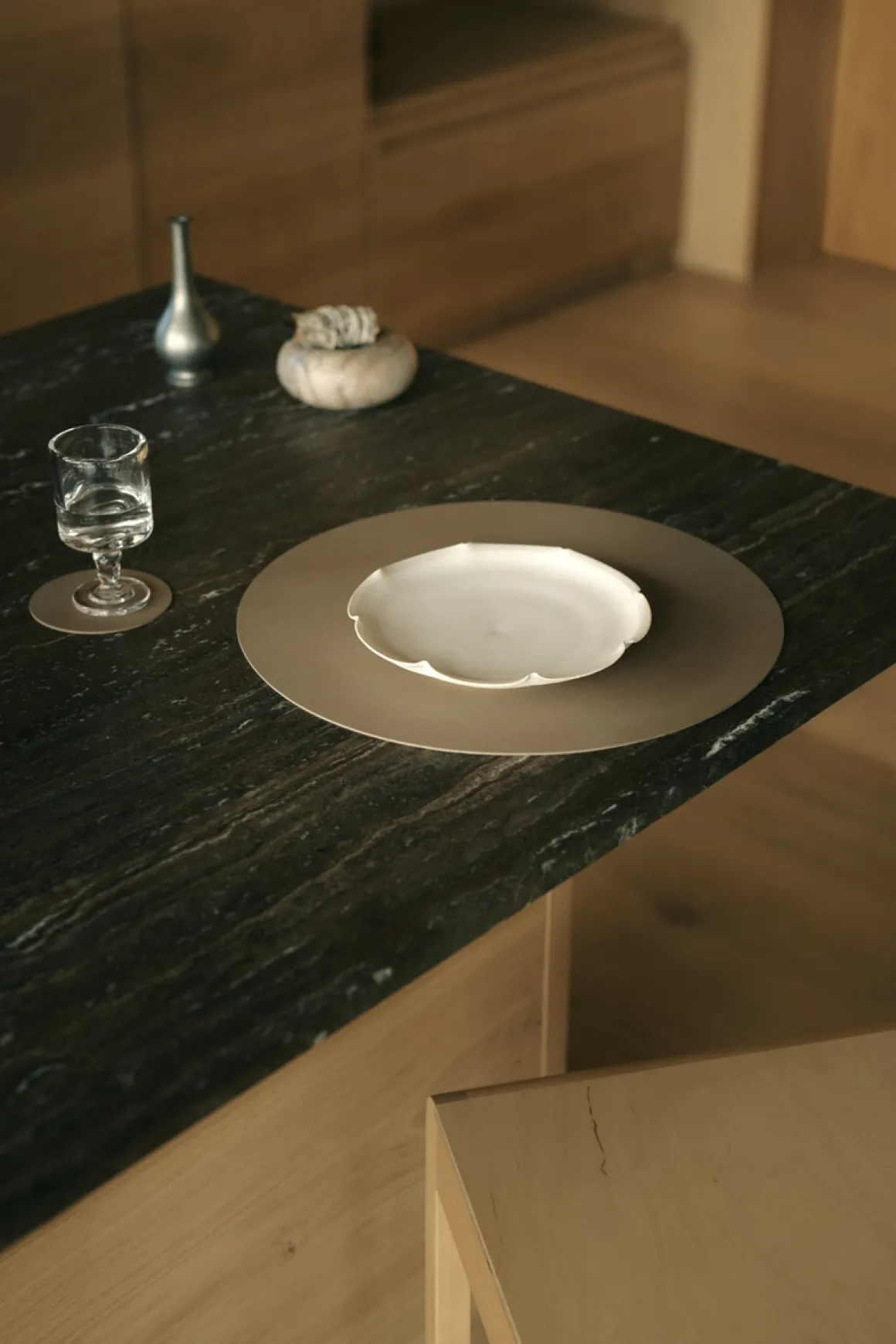 LIND DNA Tischset circle L Nupo Clay Brown Ø 38 cm recyceltes Leder