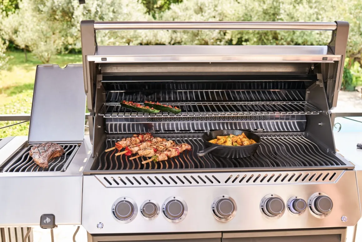 Napoleon Prestige 665 Connected mit Sizzle Zone und Heckbrenner