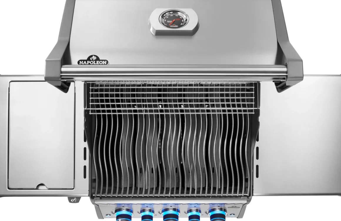 Napoleon Rogue PRO-S 425 mit Edelstahlrosten mit Backburner und Sizzle Zone