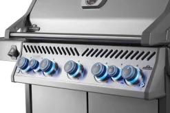 Napoleon Rogue PRO-S 625  mit Infrarot-Seiten (Sizzle Zone)- und Heckbrenner