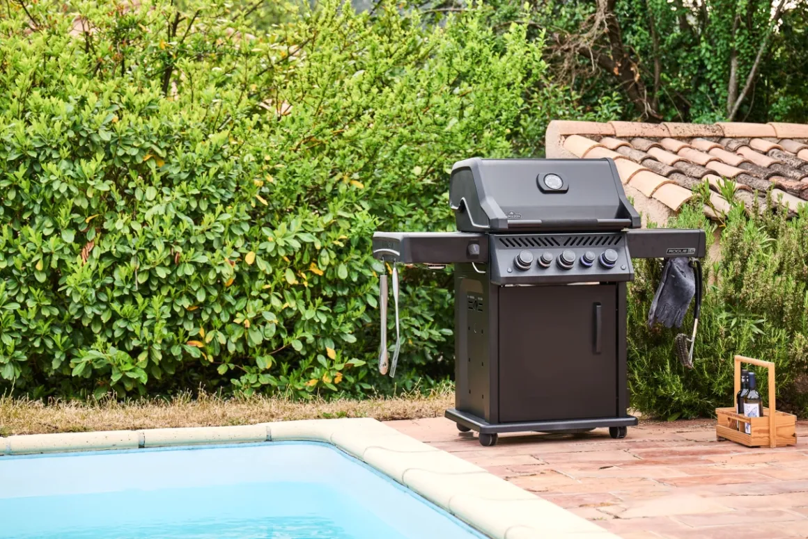 Napoleon Rogue PRO-S 425 Phantom Gasgrill