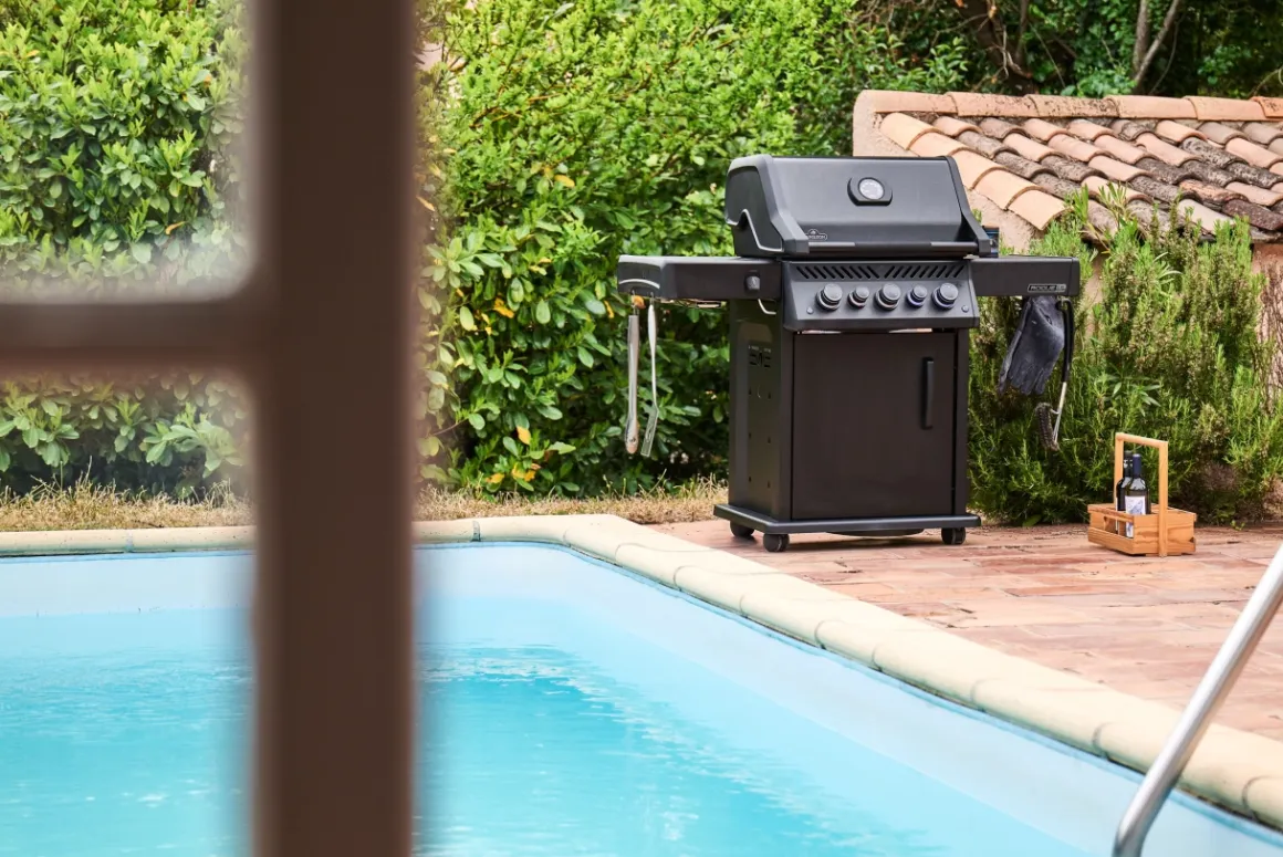 Napoleon Rogue PRO-S 425 Phantom Gasgrill