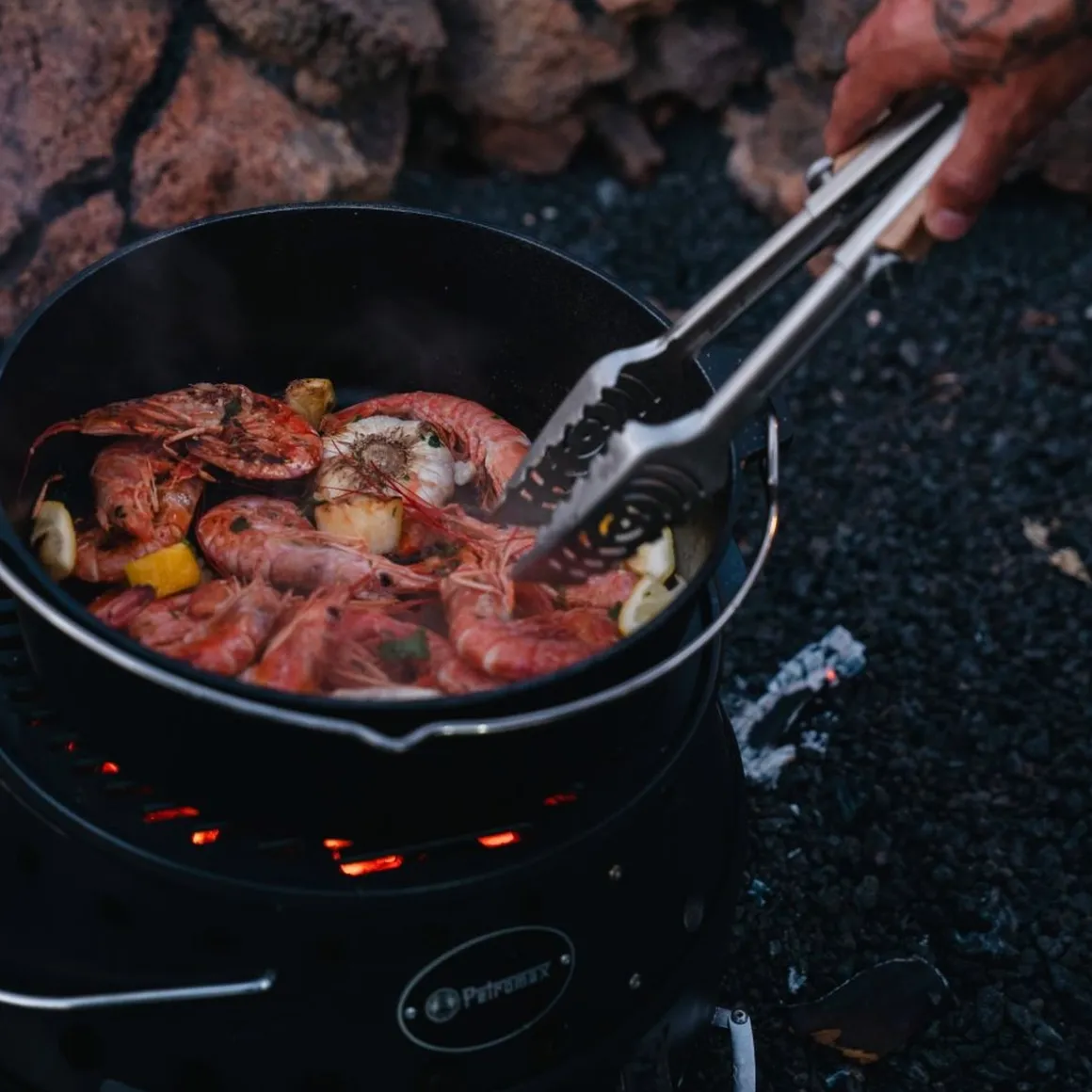 Petromax Atago Black Edition - Mobile Grillstelle & Feuerschale