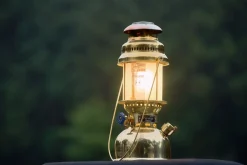 Petromax Starklichtlampe | Petroleumlampe Messing | Gold mit Reflektorschirm