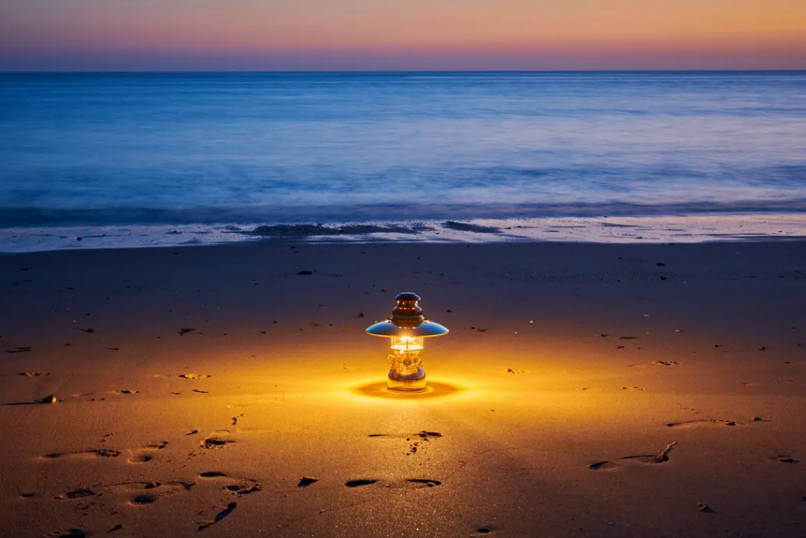 Petromax Starklichtlampe | Petroleumlampe Messing | Gold mit Reflektorschirm