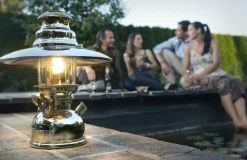 Petromax Starklichtlampe | Petroleumlampe Messing | Gold mit Reflektorschirm