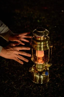 Petromax Starklichtlampe | Petroleumlampe Messing | Gold mit Reflektorschirm