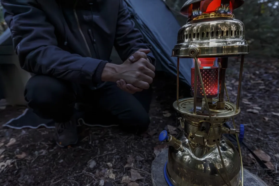 Petromax Starklichtlampe | Petroleumlampe Messing | Gold mit Reflektorschirm