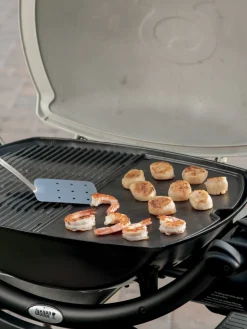 Weber Grillplatte für Q2000, 2200 (rechts) & Q2400 (links)