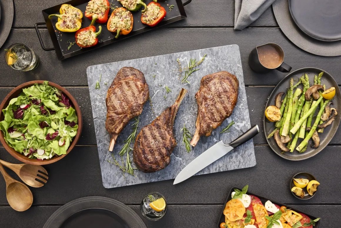 Weber Spirit SP-435 GBS Gasgrill mit Seitenkocher und 2 Sear Zones