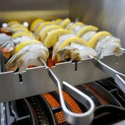 Windschutz für Napoleon und Broil King 800 Grad  Seitenkocher | Sizzle Zone (groß) mit Spießauflage